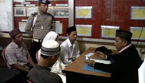 Pasangan Pengantin Gelar Proses Pernikahan di Mapolres Inhil